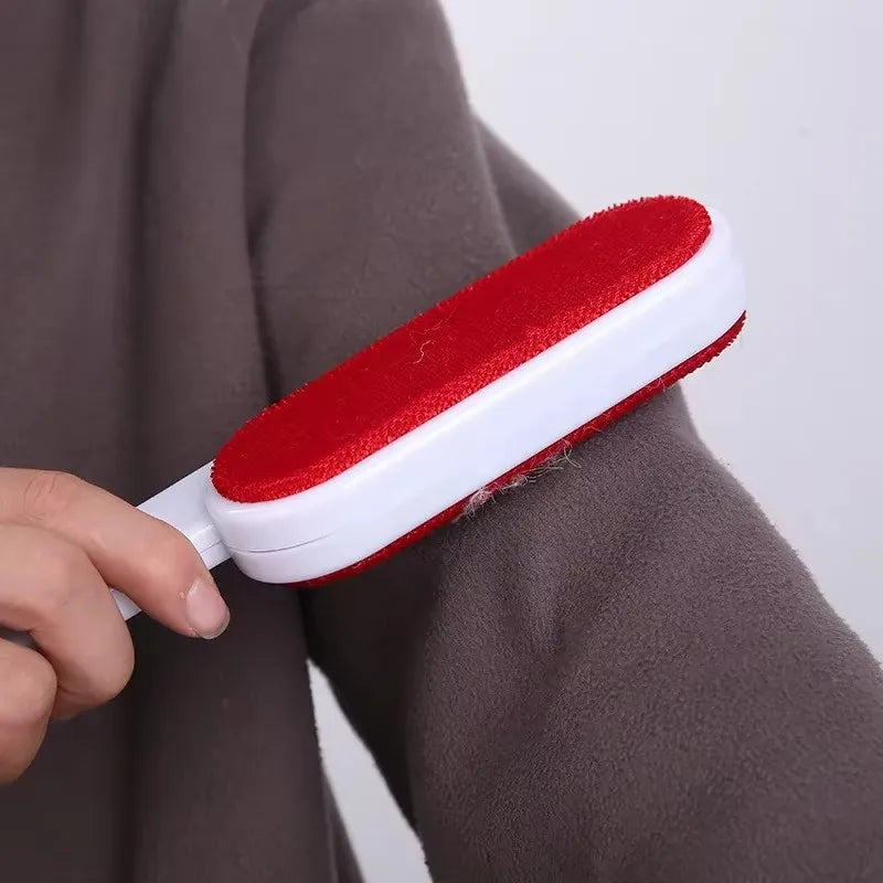 Reusable two-sided self-cleaning lint roller brush