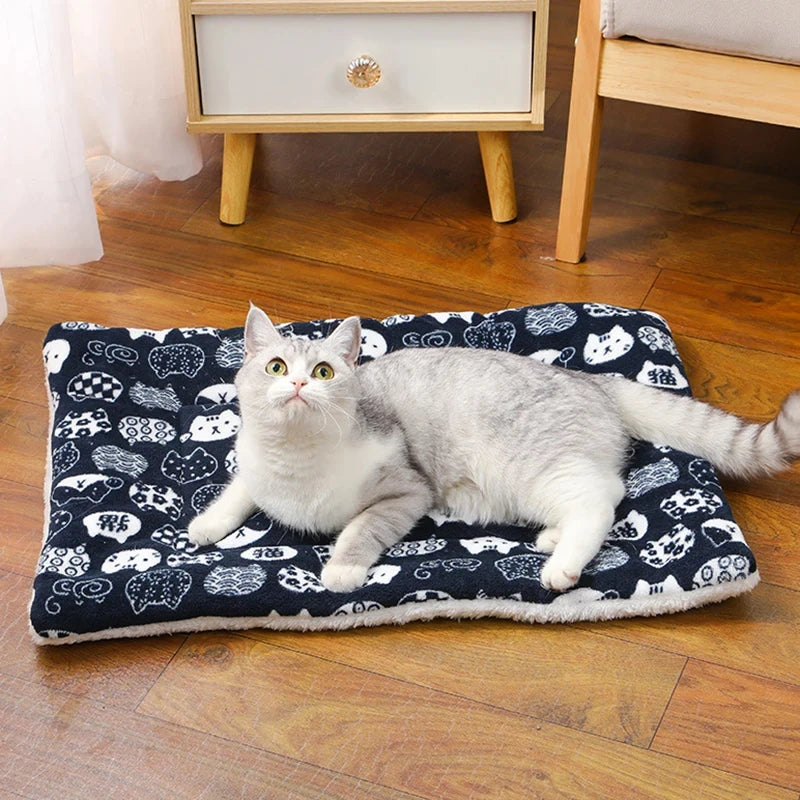 Thick breathable flannel sleeping mat for cats