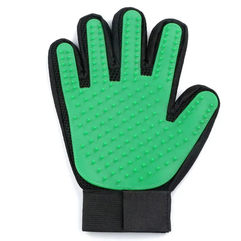 Soft silicone grooming and bathing gloves for pets
