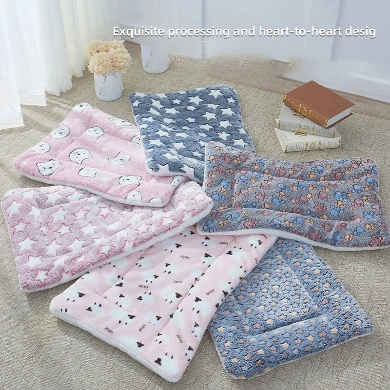 Soft flannel sleeping mat for cats and dogs