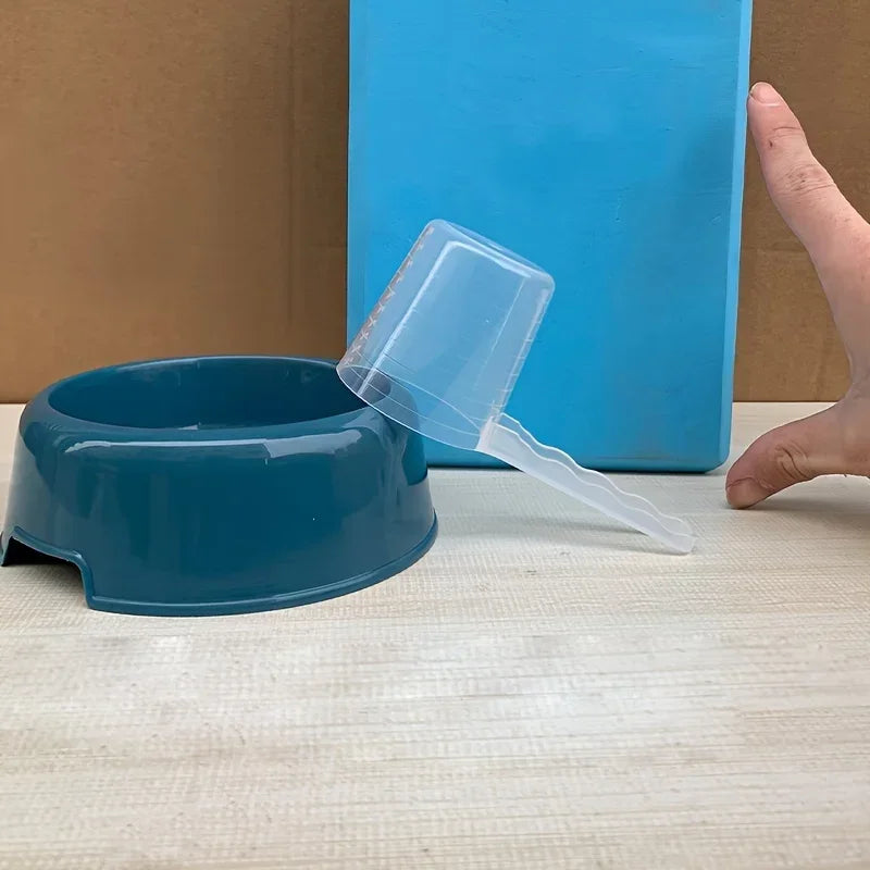 Transparent measuring spoon with scale for pet food